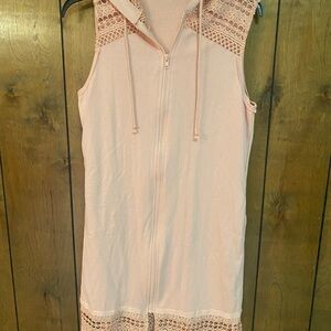 VENUS Coral Sleeveless Dress with Lace Trim